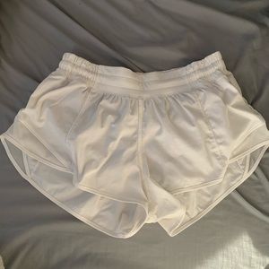 Lululemon Hotty Hot Shorts 2.5”